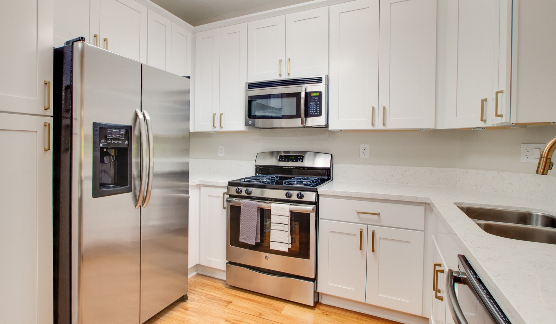 Palazzo East – Los Angeles, CA – Kitchen