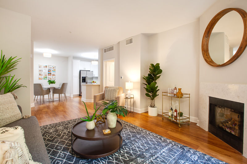 Palazzo East - Los Angeles, CA - Living Room