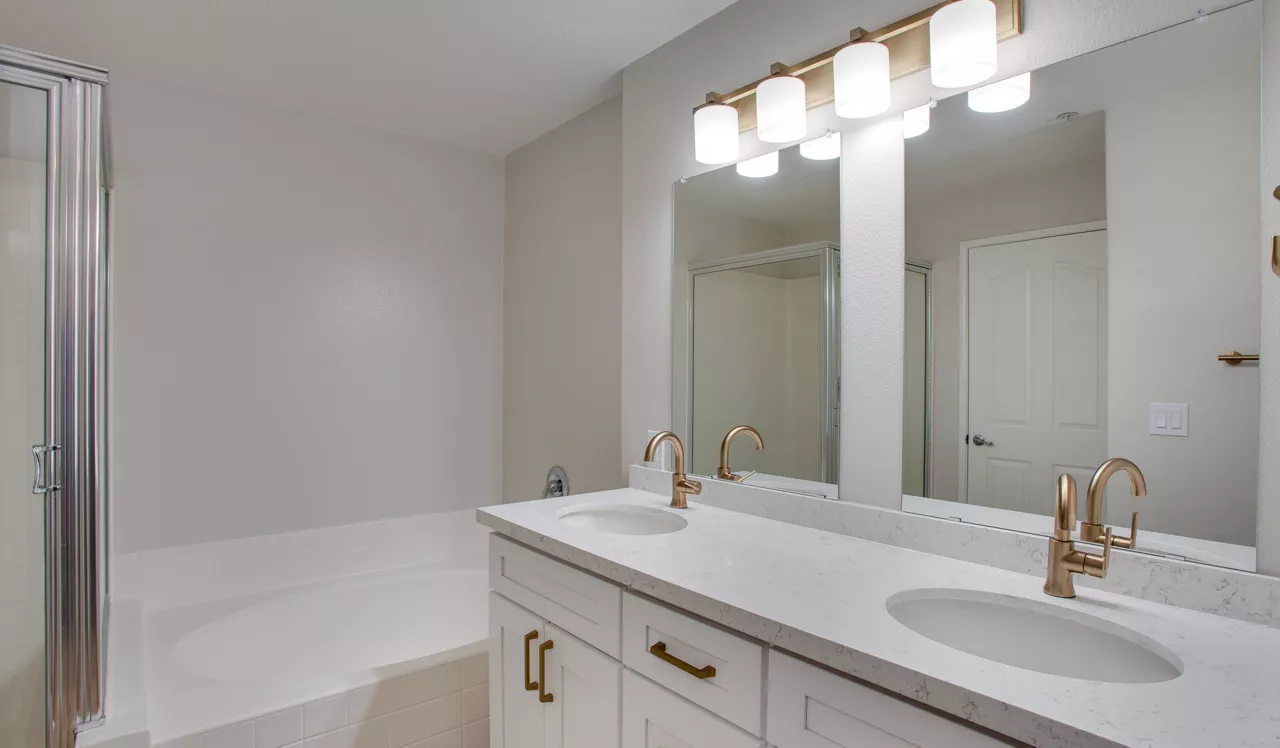 Palazzo East - Los Angeles, CA - Bathroom