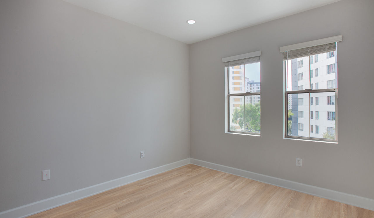 Palazzo East - Los Angeles, CA - Bedroom
