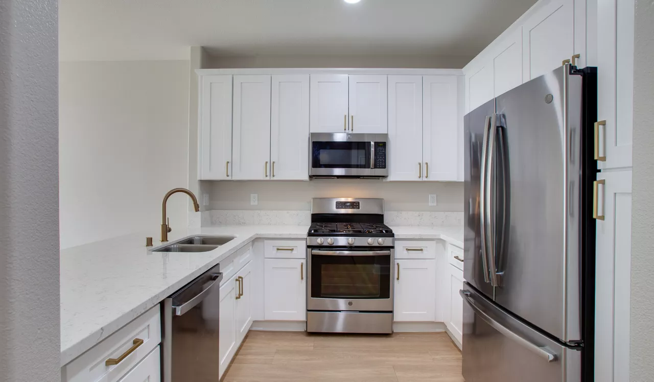 Palazzo East - Los Angeles, CA - kitchen
