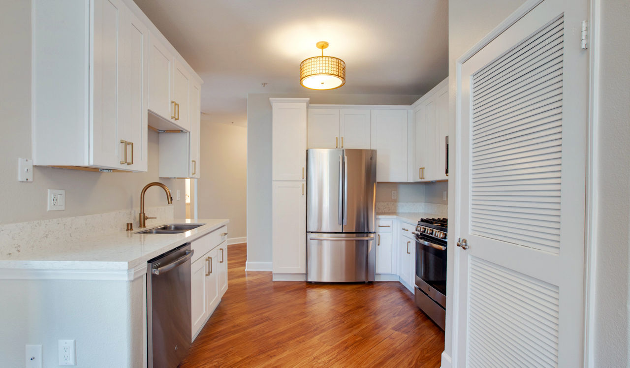 Palazzo East - Los Angeles, CA - Kitchen