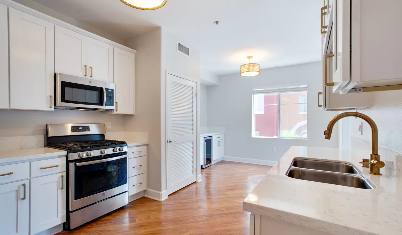 Palazzo East - Los Angeles, CA - kitchen