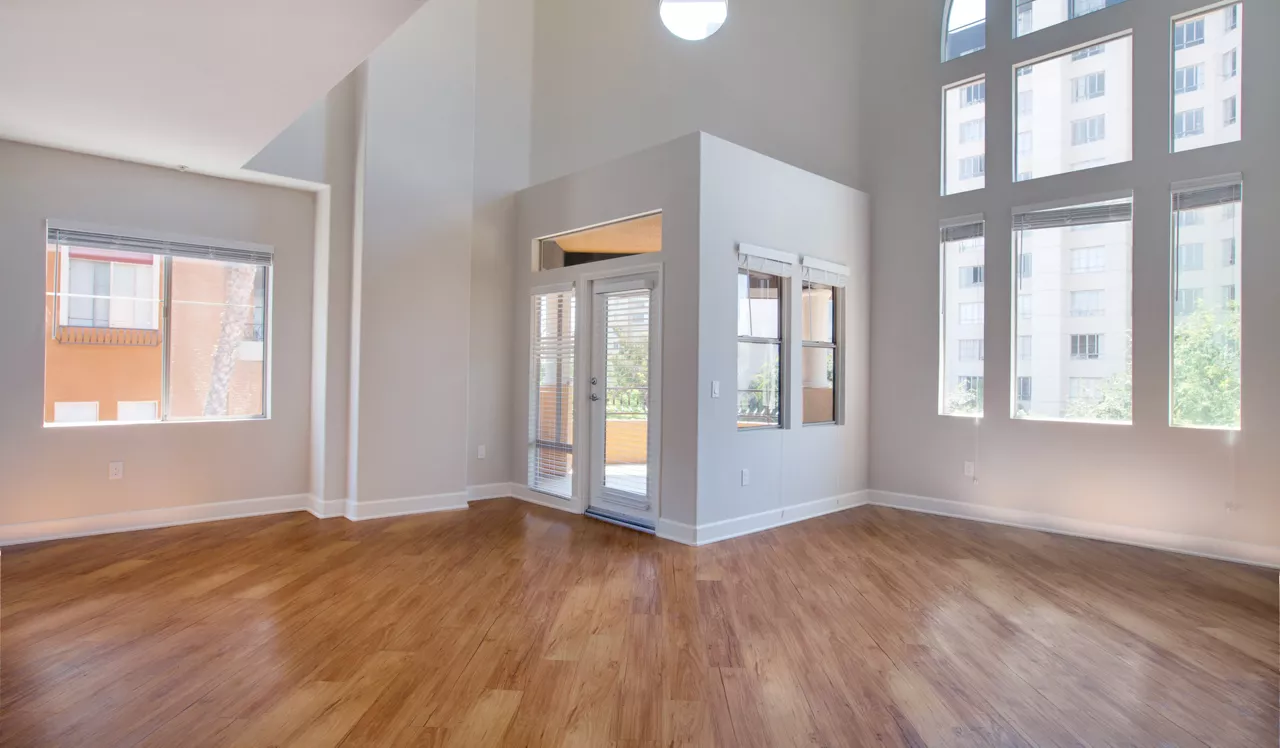 Palazzo East - Los Angeles, CA - Living Room