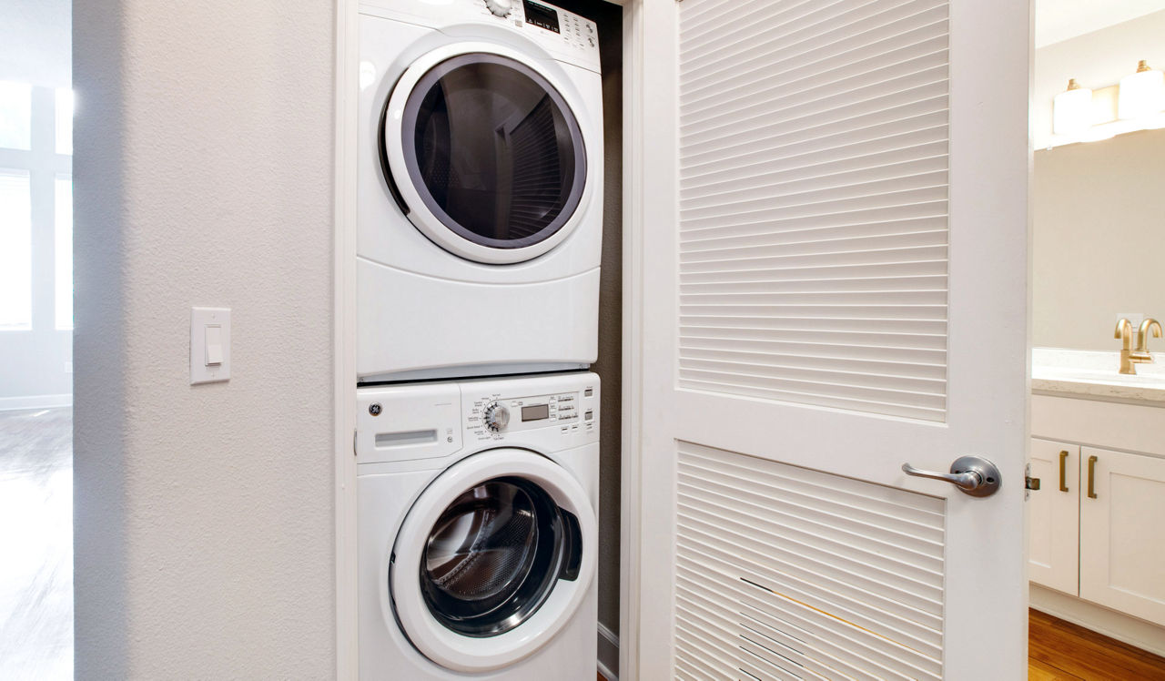 Palazzo East - Los Angeles, CA - Laundry