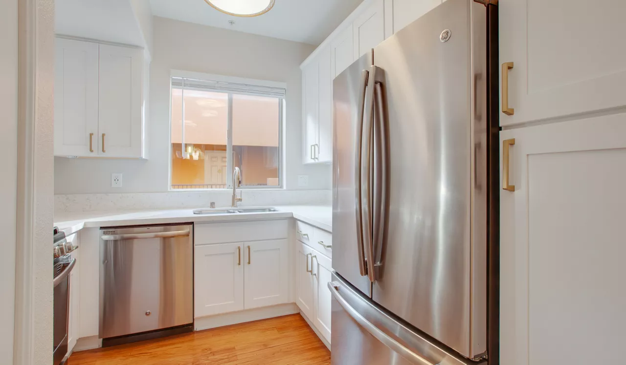 Palazzo East - Los Angeles, CA - Kitchen