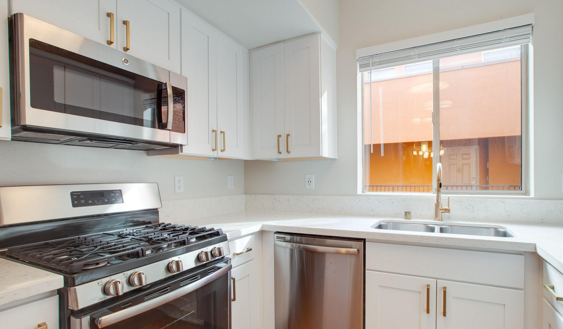 Palazzo East – Los Angeles, CA – Kitchen