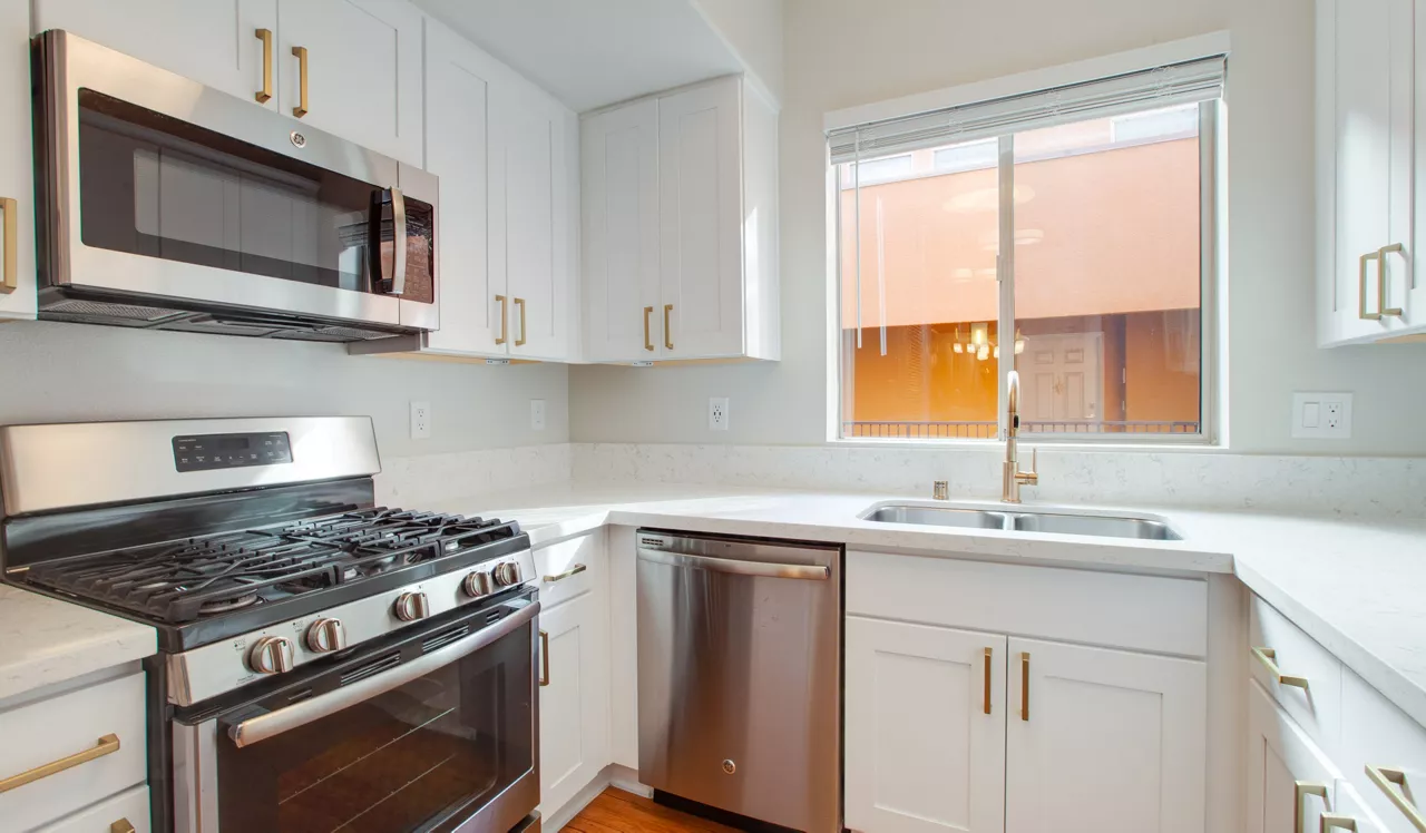 Palazzo East - Los Angeles, CA - Marche Penthouse Premier Kitchen