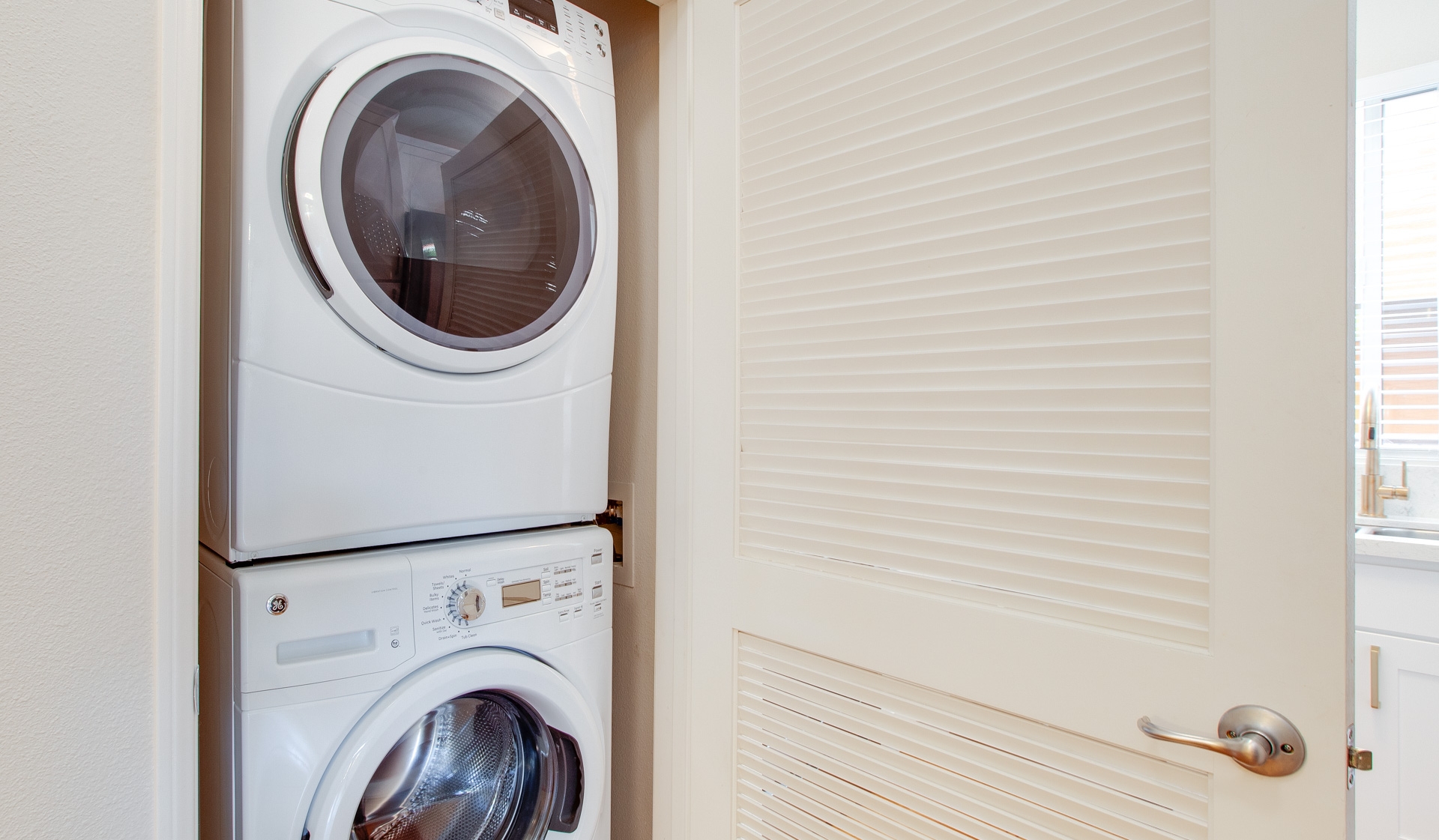 Palazzo East – Los Angeles, CA – Laundry