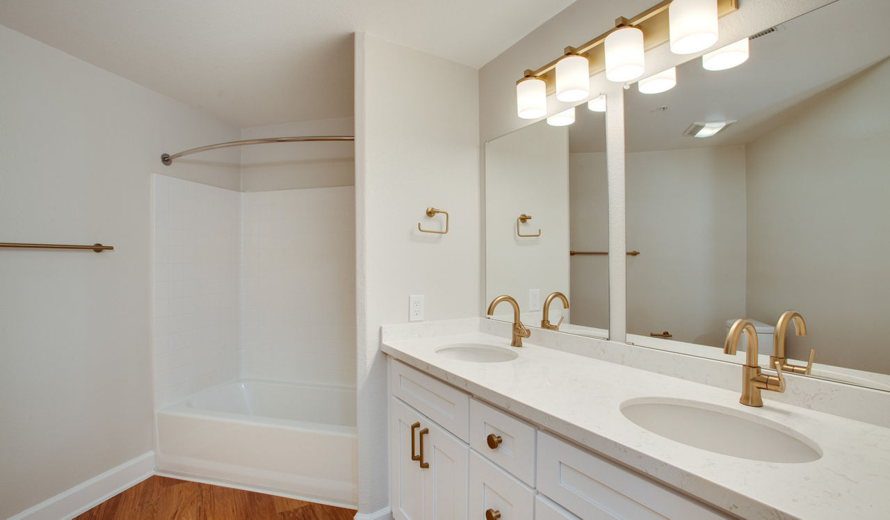 Palazzo East - Los Angeles, CA - Bathroom