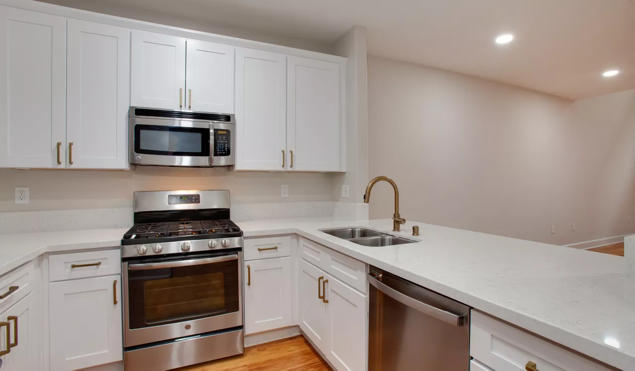 Palazzo East - Los Angeles, CA - Kitchen