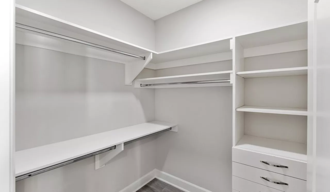 Palazzo East -  Los Angeles, CA - Closet