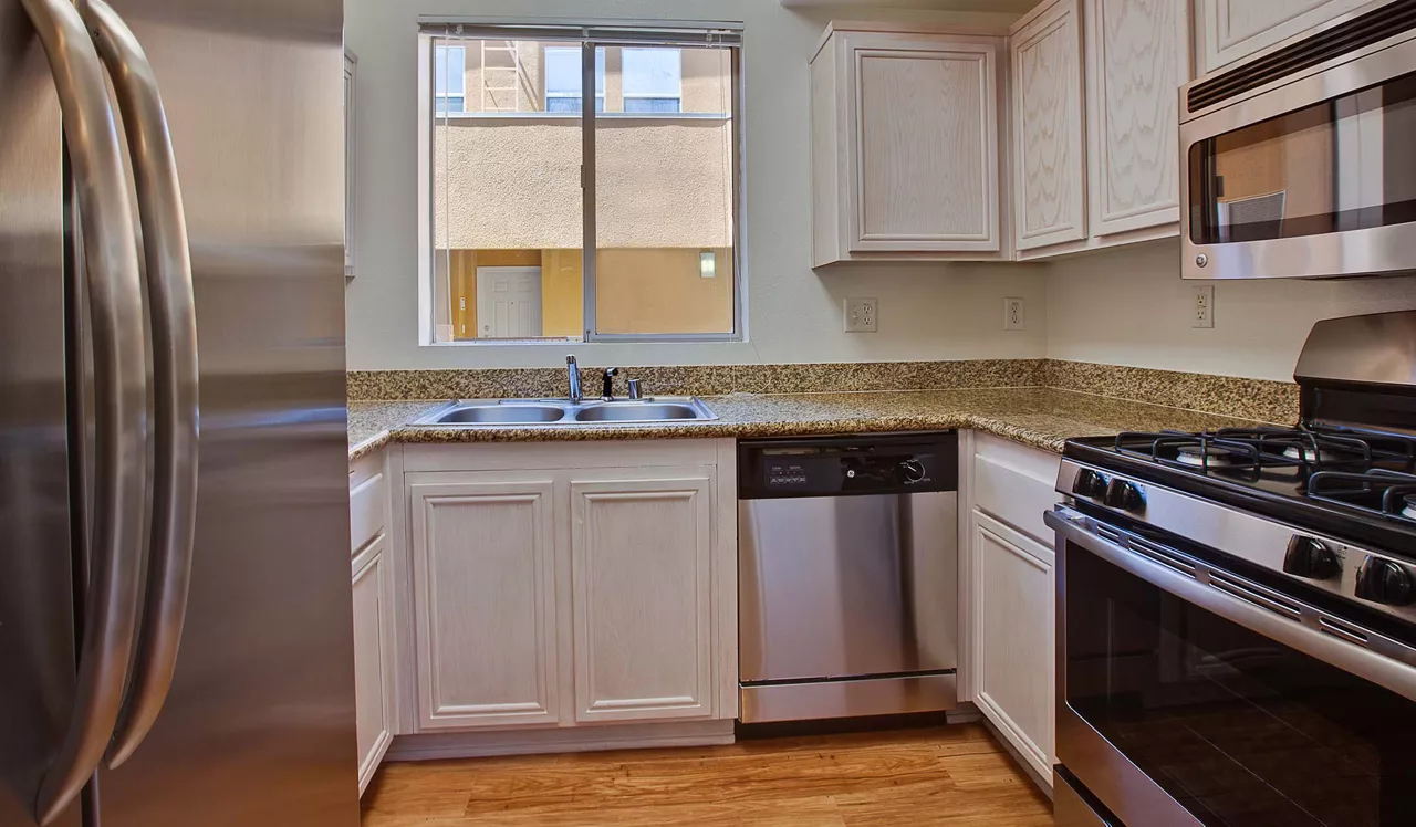 Palazzo West - Los Angeles, California - Kitchen