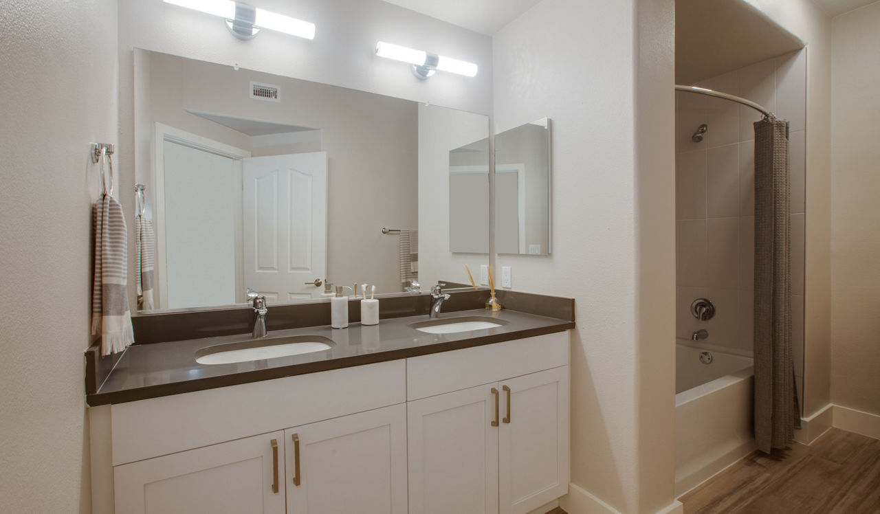 Palazzo West - Los Angeles, CA - bathroom