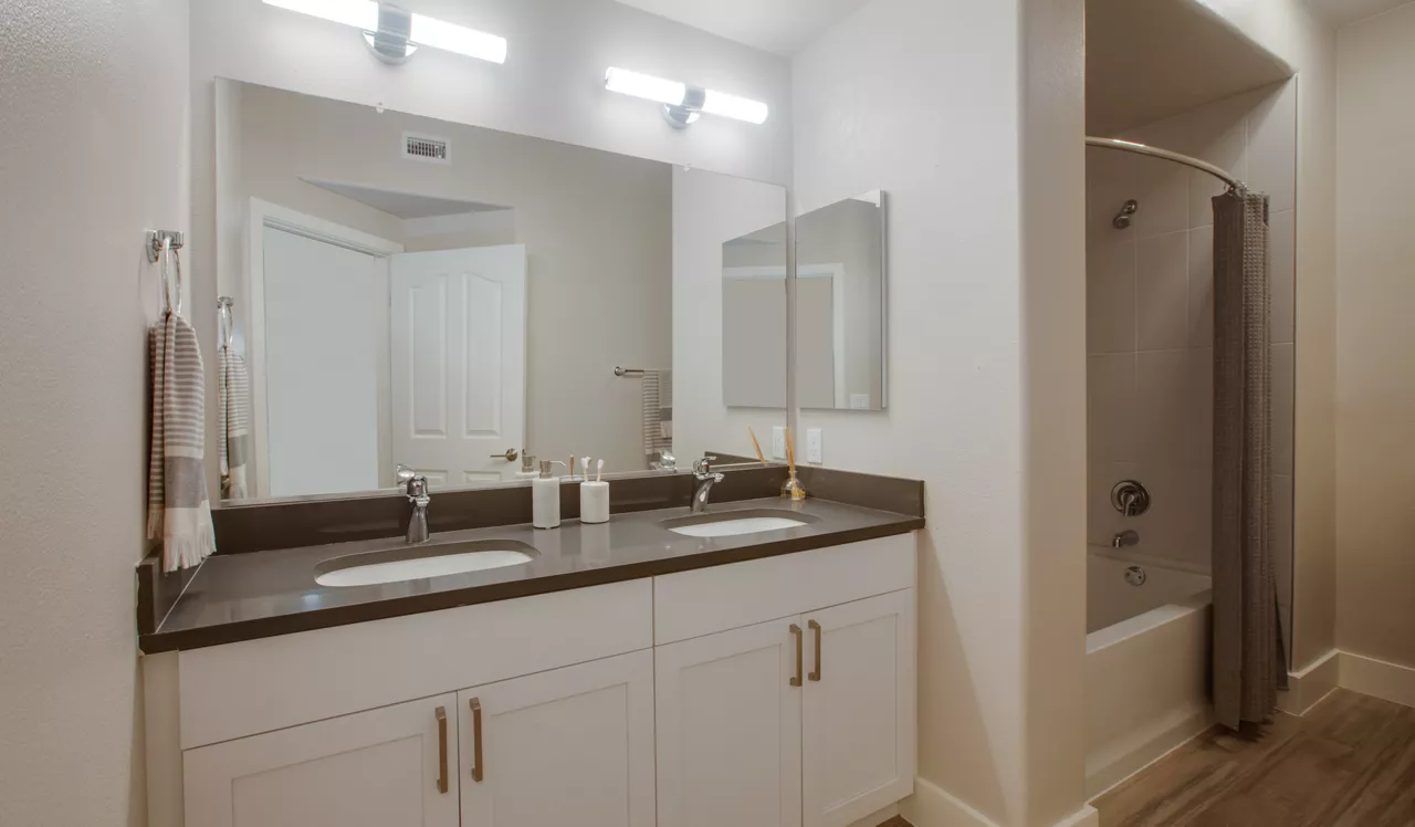 Palazzo West - Los Angeles, CA - bathroom