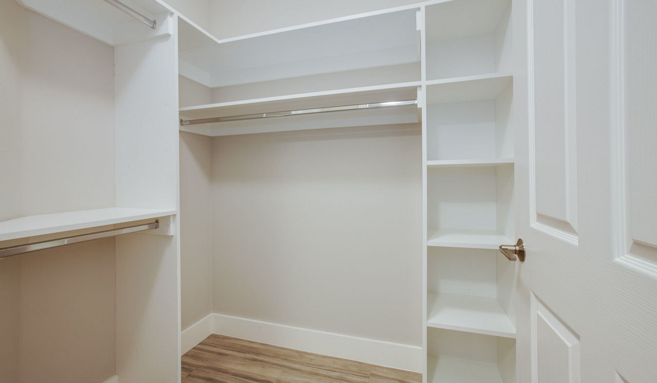 Palazzo West - Los Angeles, CA - closet