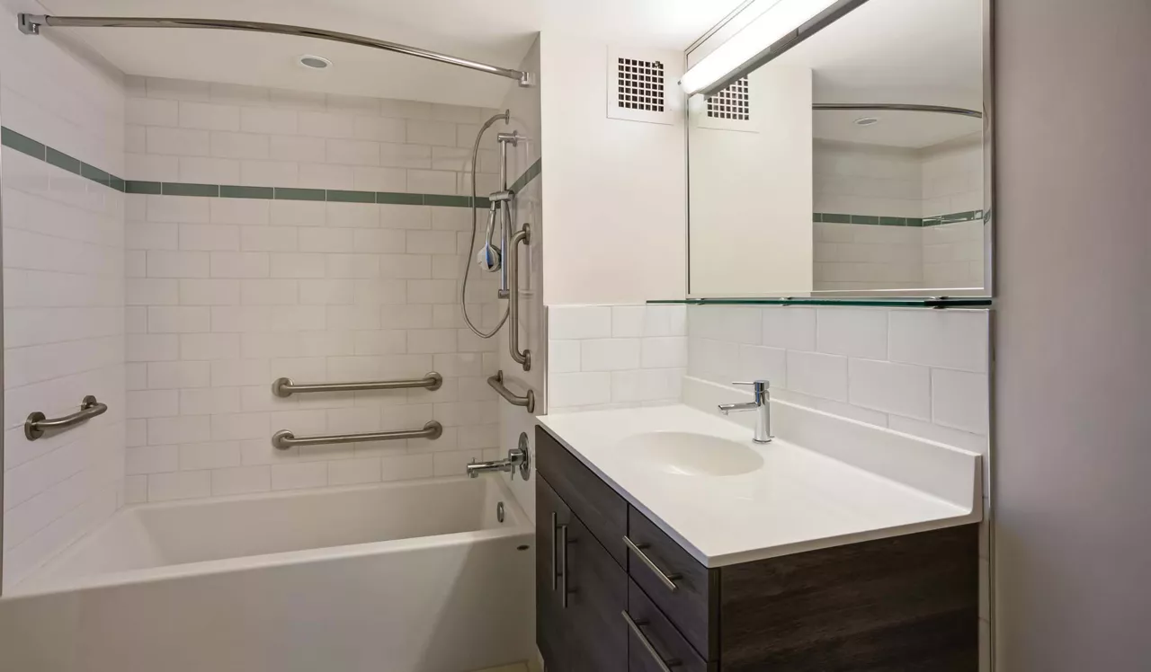 Park Towne Place Premier - Philadelphia, PA - bathroom