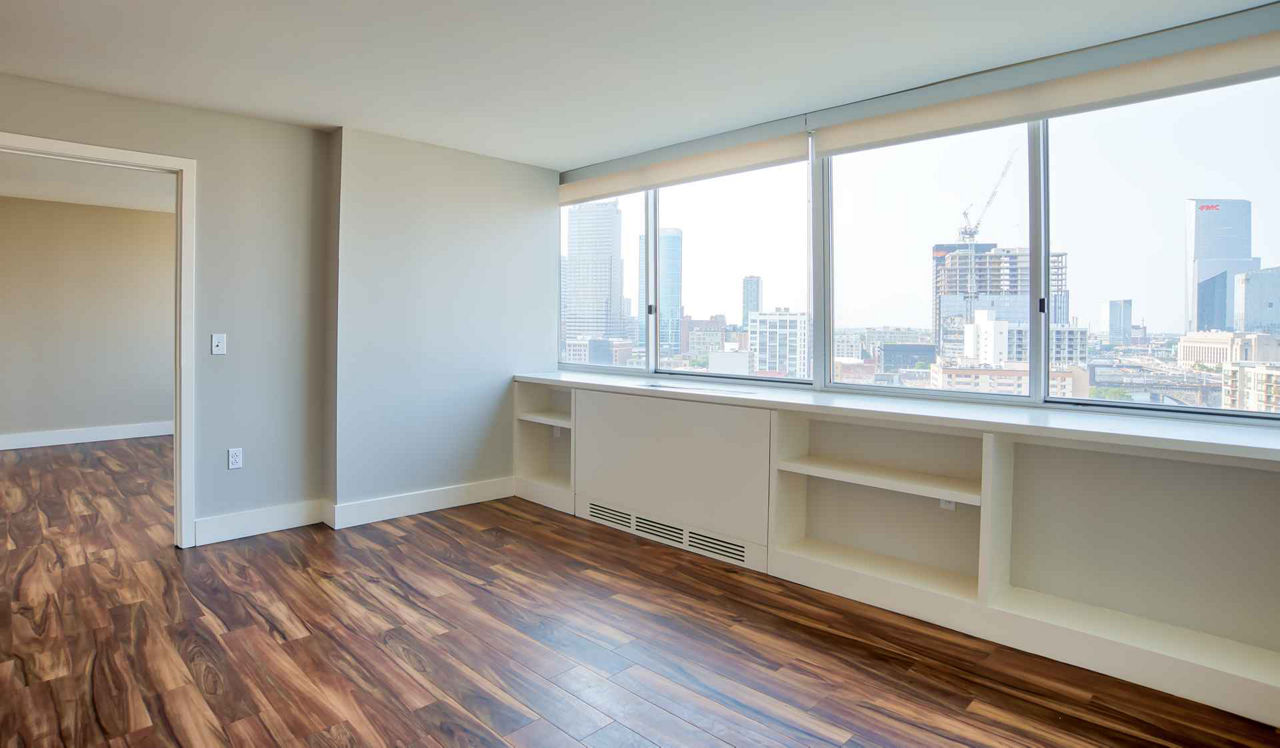 Park Towne Premier - Philadelphia, PA - Living Room