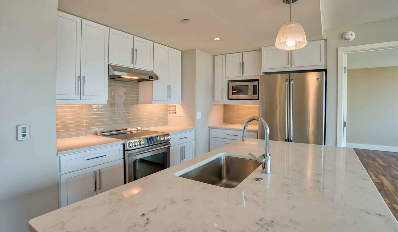 Park Towne Premier - Philadelphia, PA - Kitchen