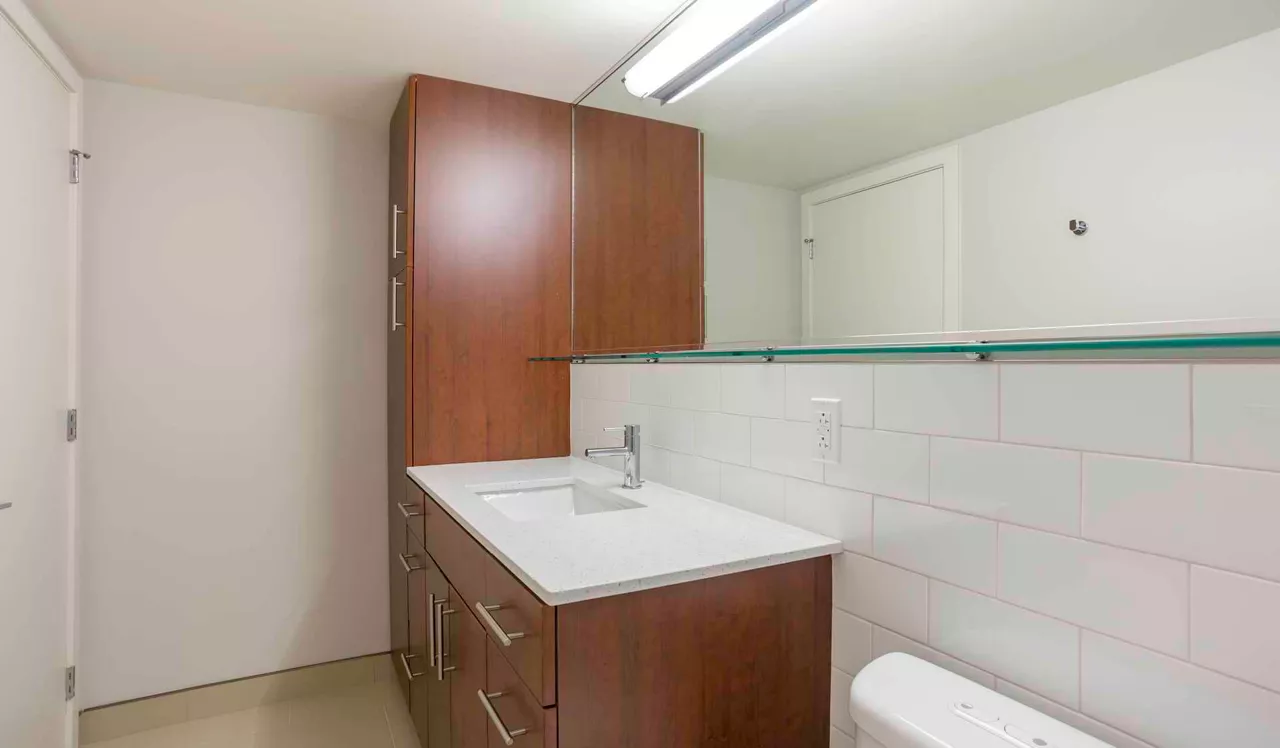 Park Towne Place Premier - Philadelphia, PA - Bathroom