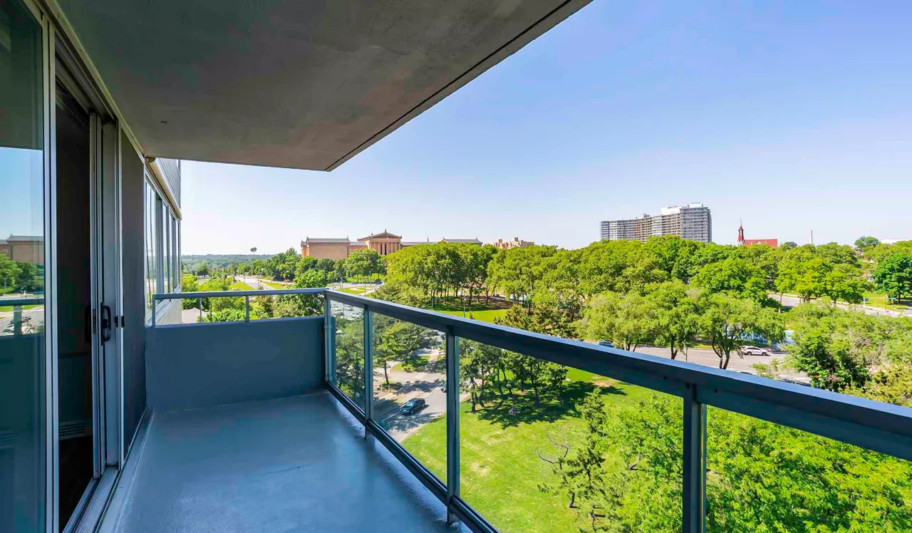 Park Towne Place Premier - Philadelphia, PA  - Balcony