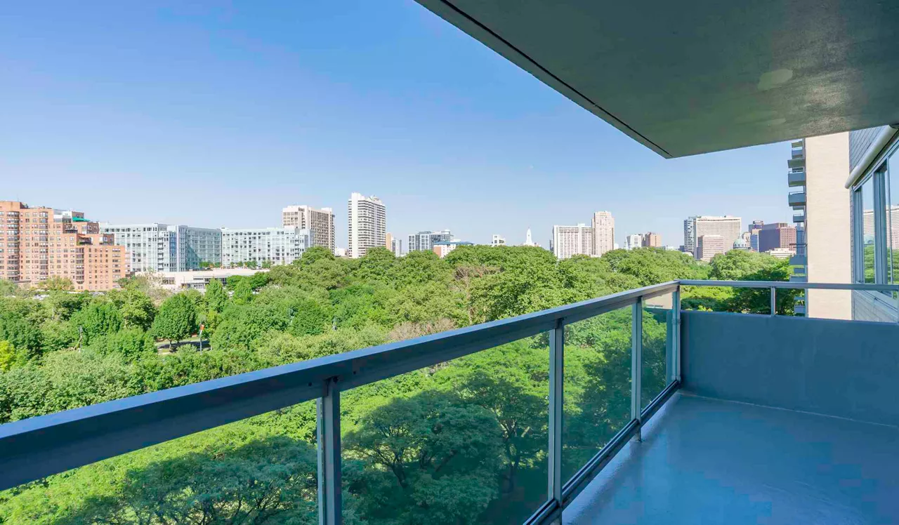 Park Towne Place Premier - Philadelphia, PA - Balcony