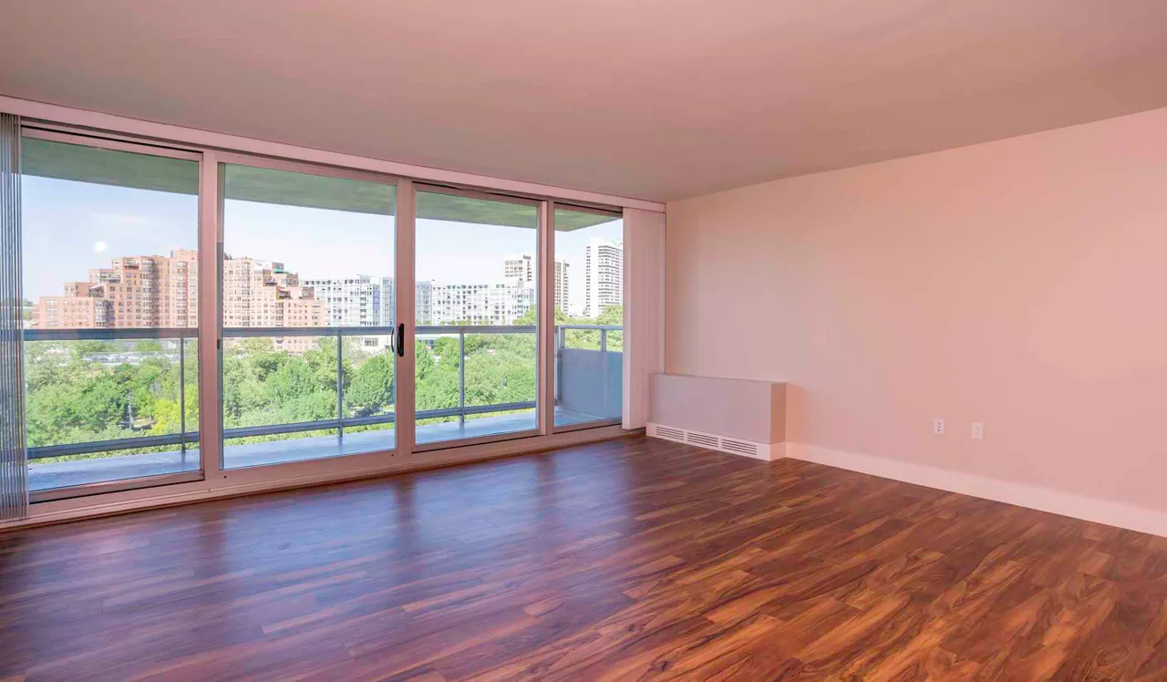 Park Towne Place Premier - Philadelphia, PA - Living Room