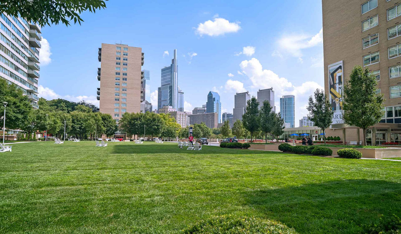 Park Towne Place - Philadelphia, PA - Great Lawn