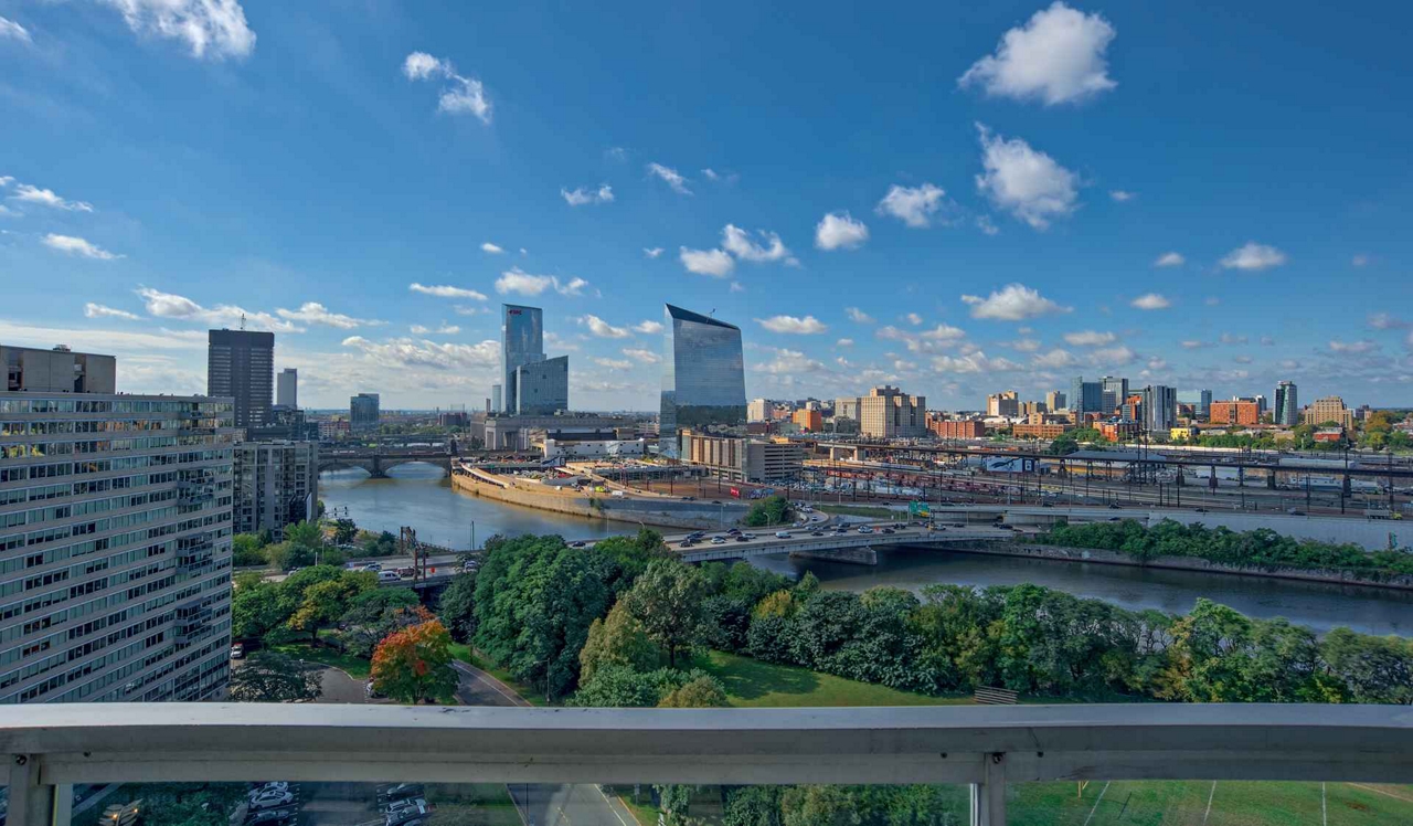 Park Towne Place Premier Apartment Homes - Philadelphia, PA - view of Phildelphia