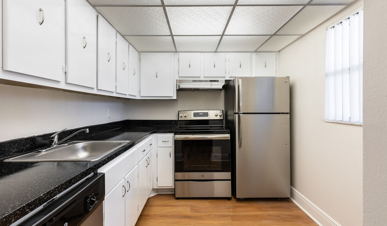 Plantation Gardens - Plantation, FL - Kitchen