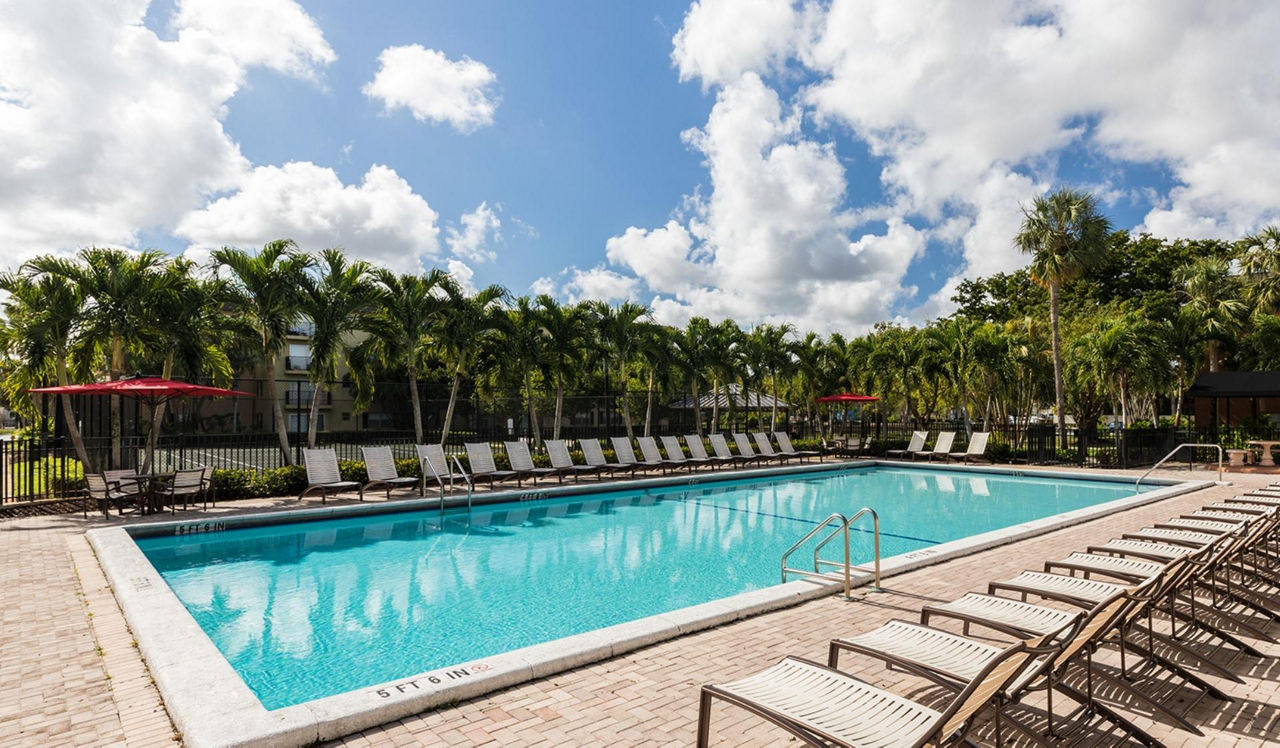 Plantation Gardens - Plantation, FL - Pool