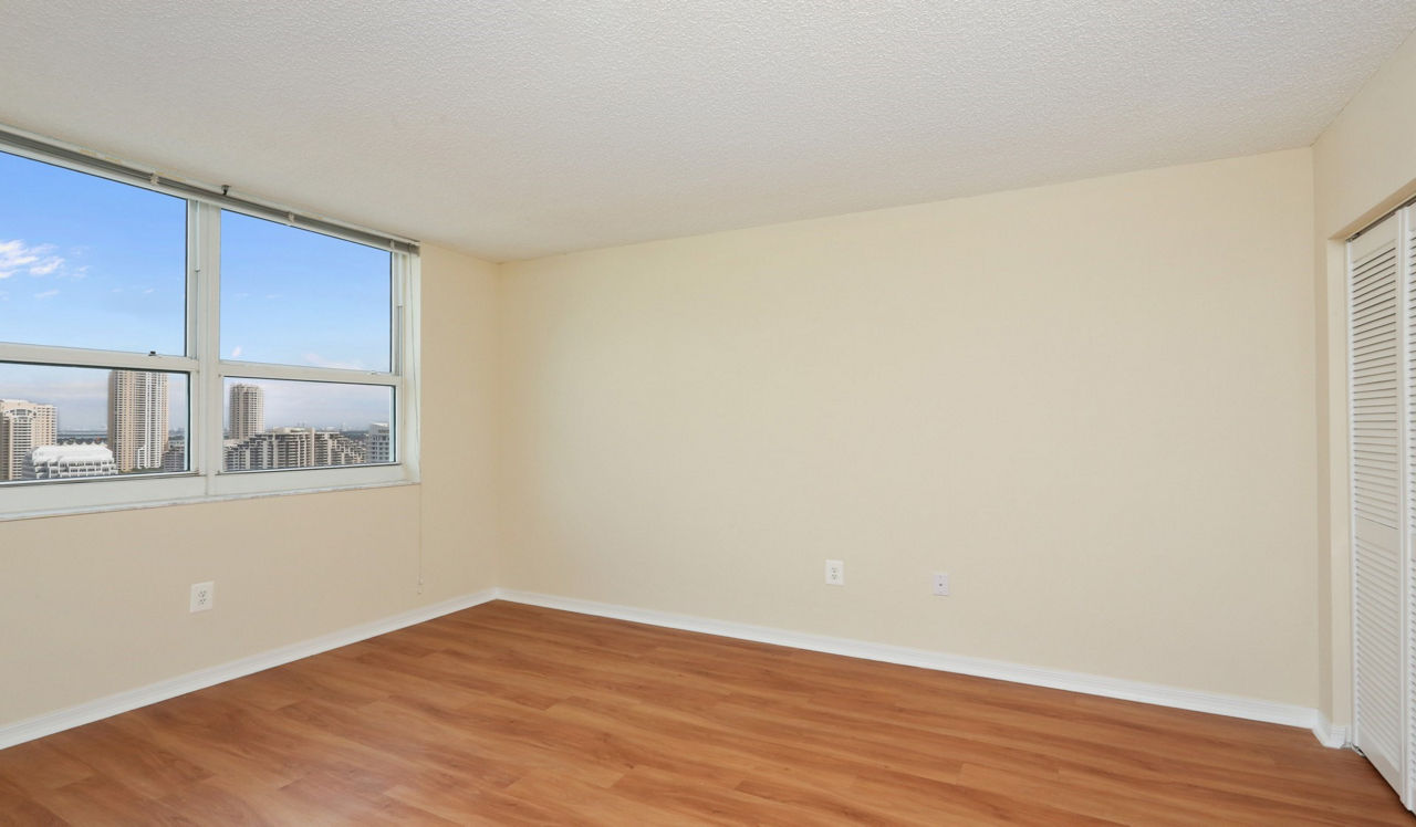 Yacht Club at Brickell Apartments - Miami, FL - bedroom