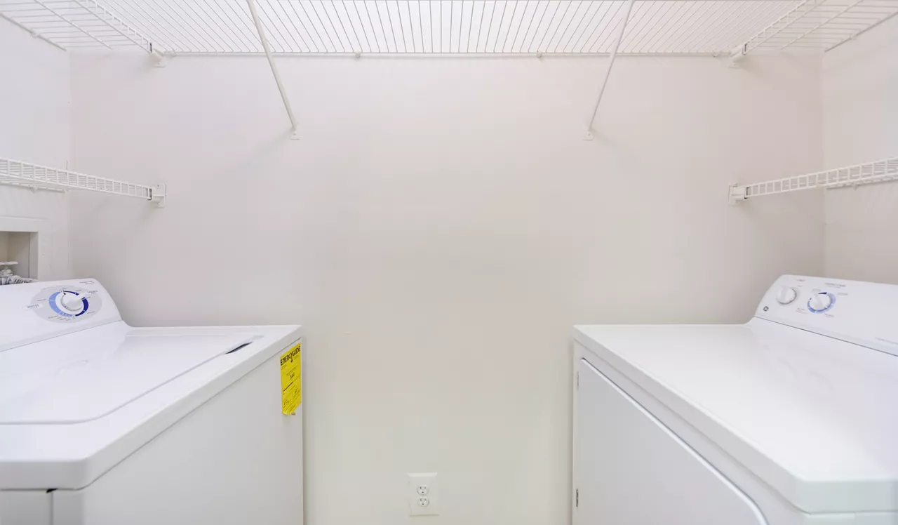 Shenandoah Crossing - Fairfax, VA - Laundry