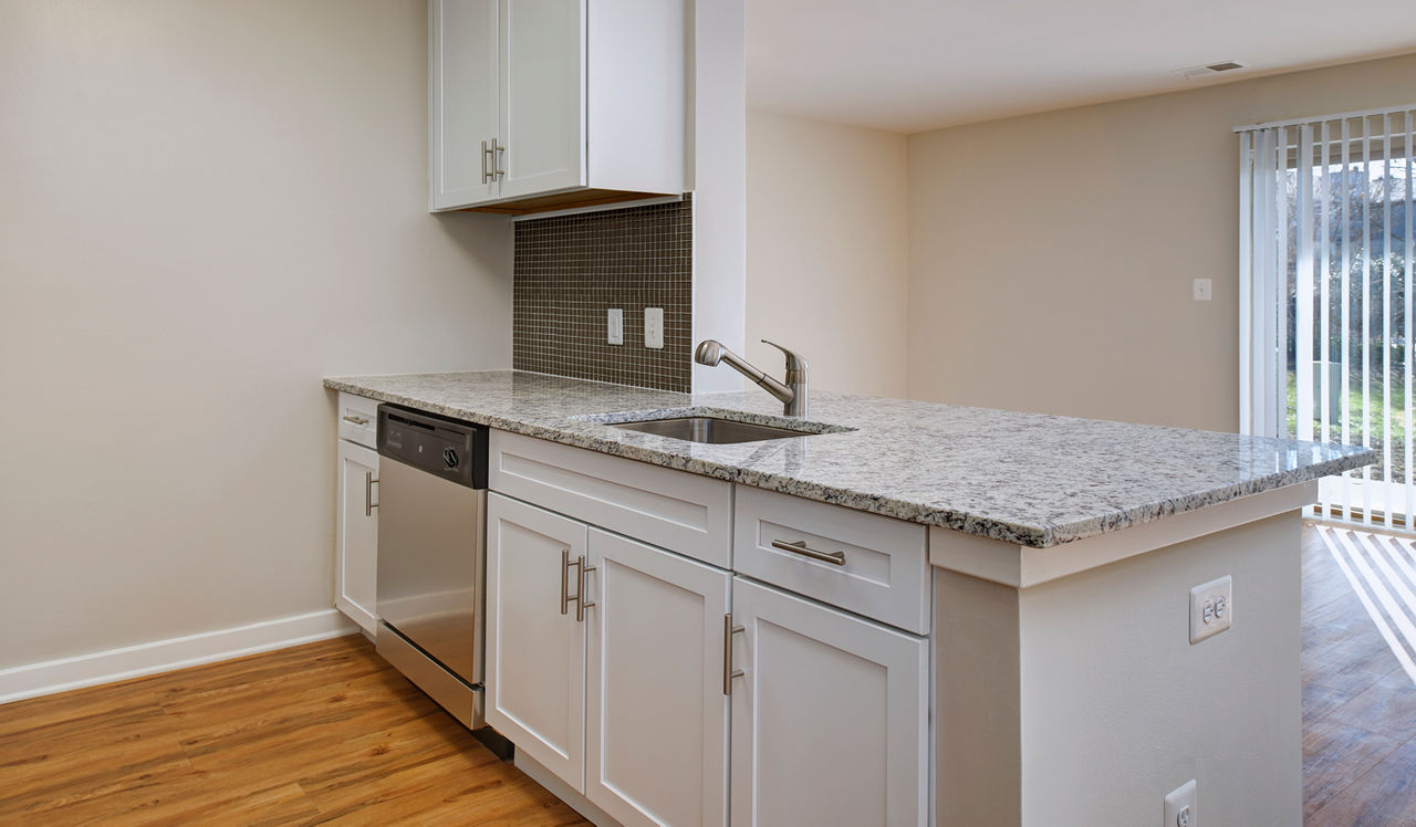 Shenandoah Crossing - Fairfax, VA - Kitchen