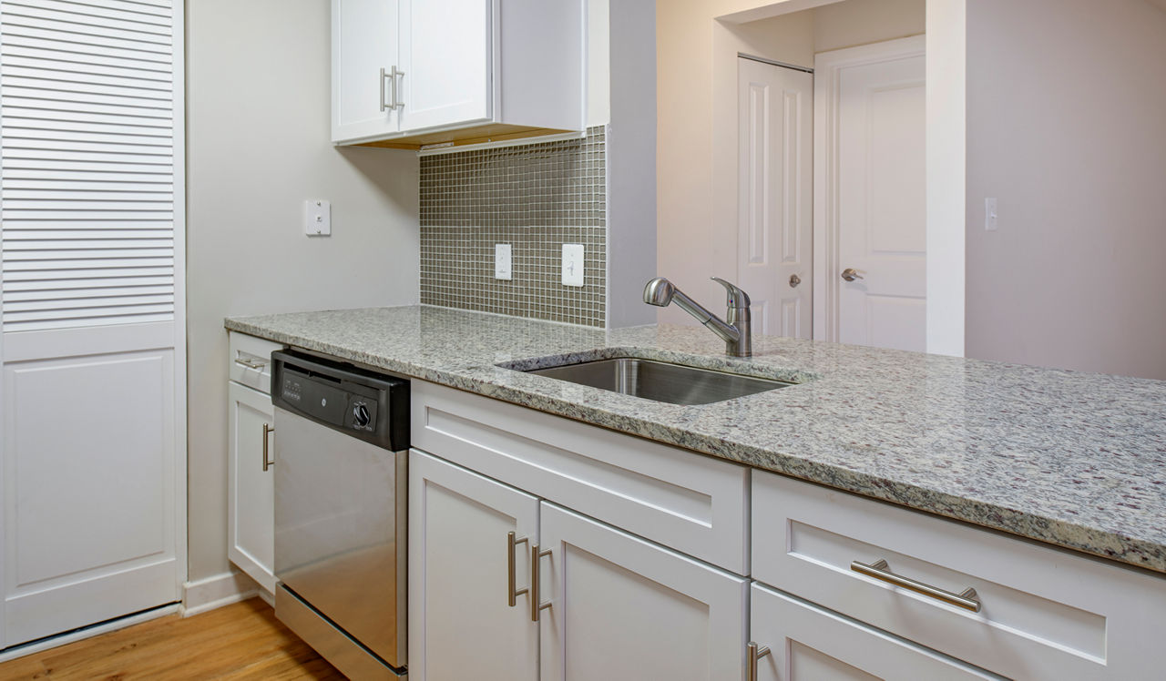 Shenandoah Crossing - Fairfax, VA - Kitchen