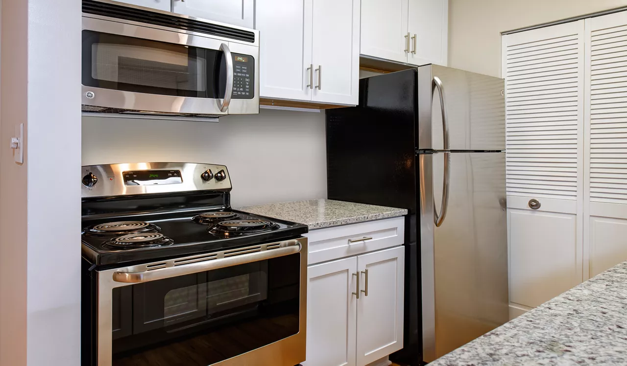 Shenandoah Crossing - Fairfax, VA - Kitchen