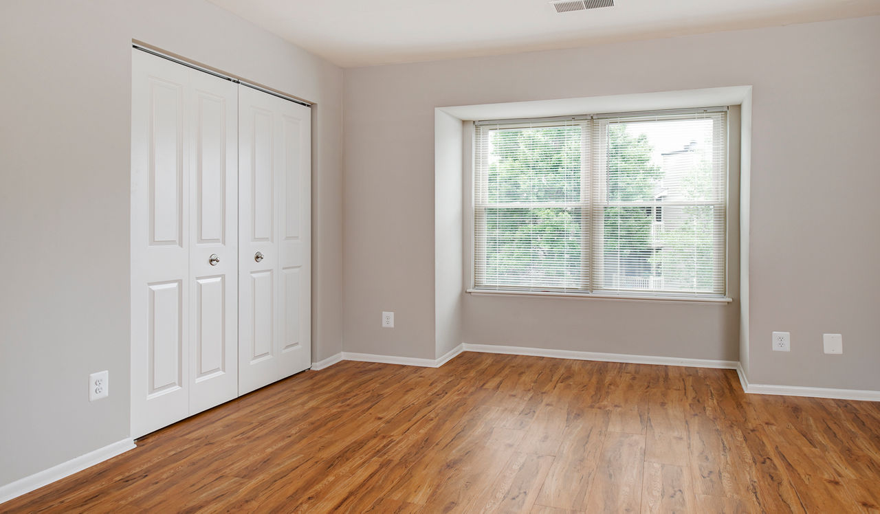 Shenandoah Crossing - Fairfax, VA - Bedroom