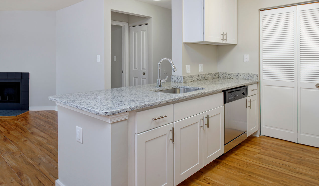 Shenandoah Crossing - Fairfax, VA - Kitchen