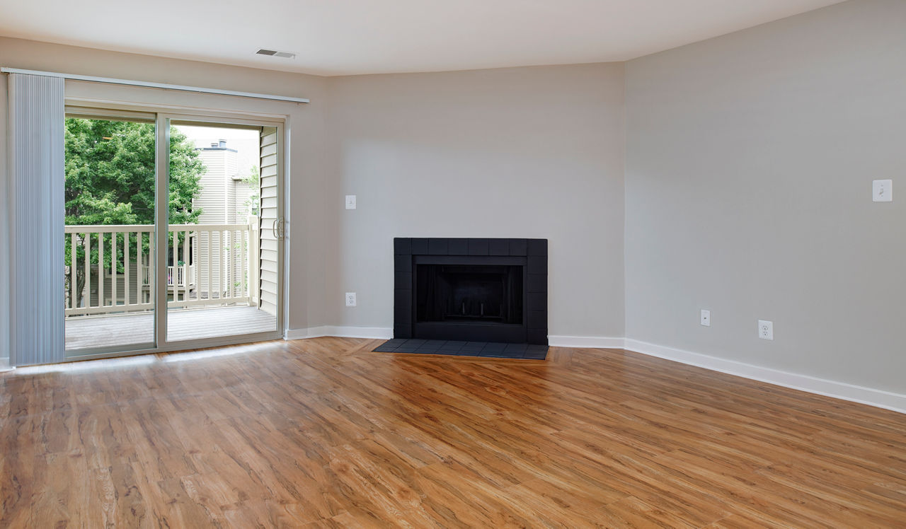 Shenandoah Crossing - Fairfax, VA - Living Room