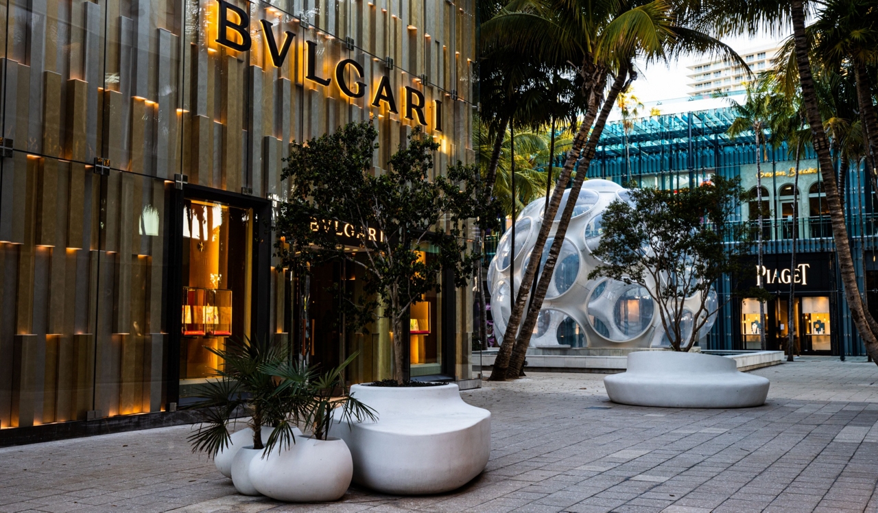 Yacht Club Apartments - Miami, FL - Shopping