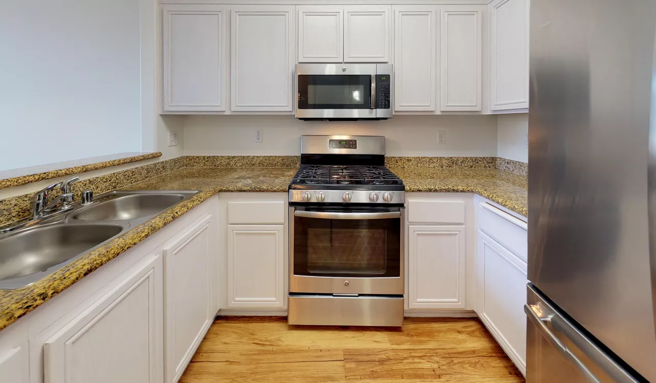 Palazzo East - Los Angeles, CA - kitchen