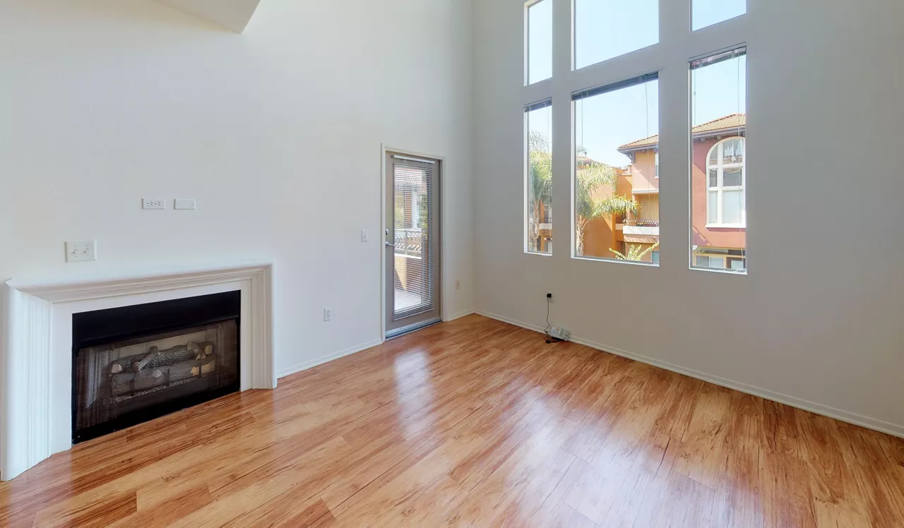 Palazzo East - Los Angeles, CA - living room