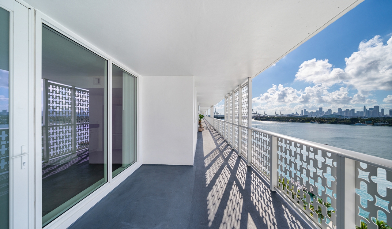 Southgate Towers - Miami, Fl - Balcony with a water view