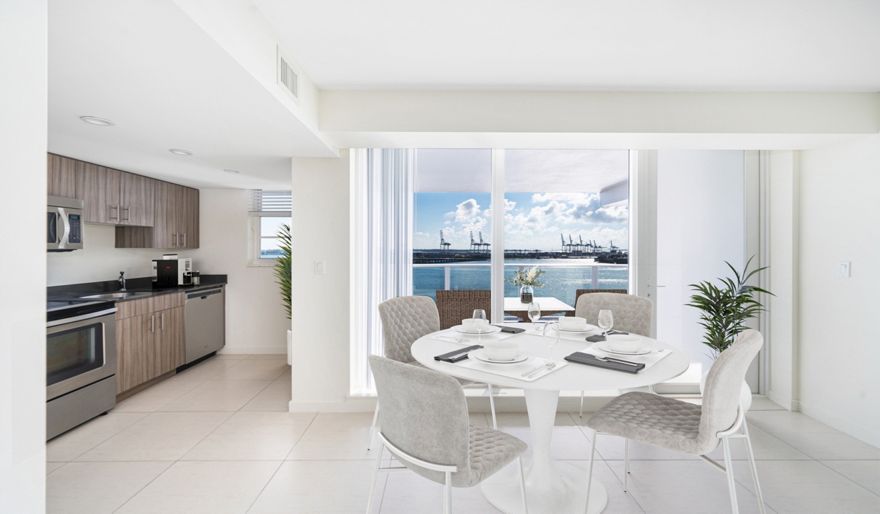 Southgate Towers - Miami, Fl - Dining room with bay view