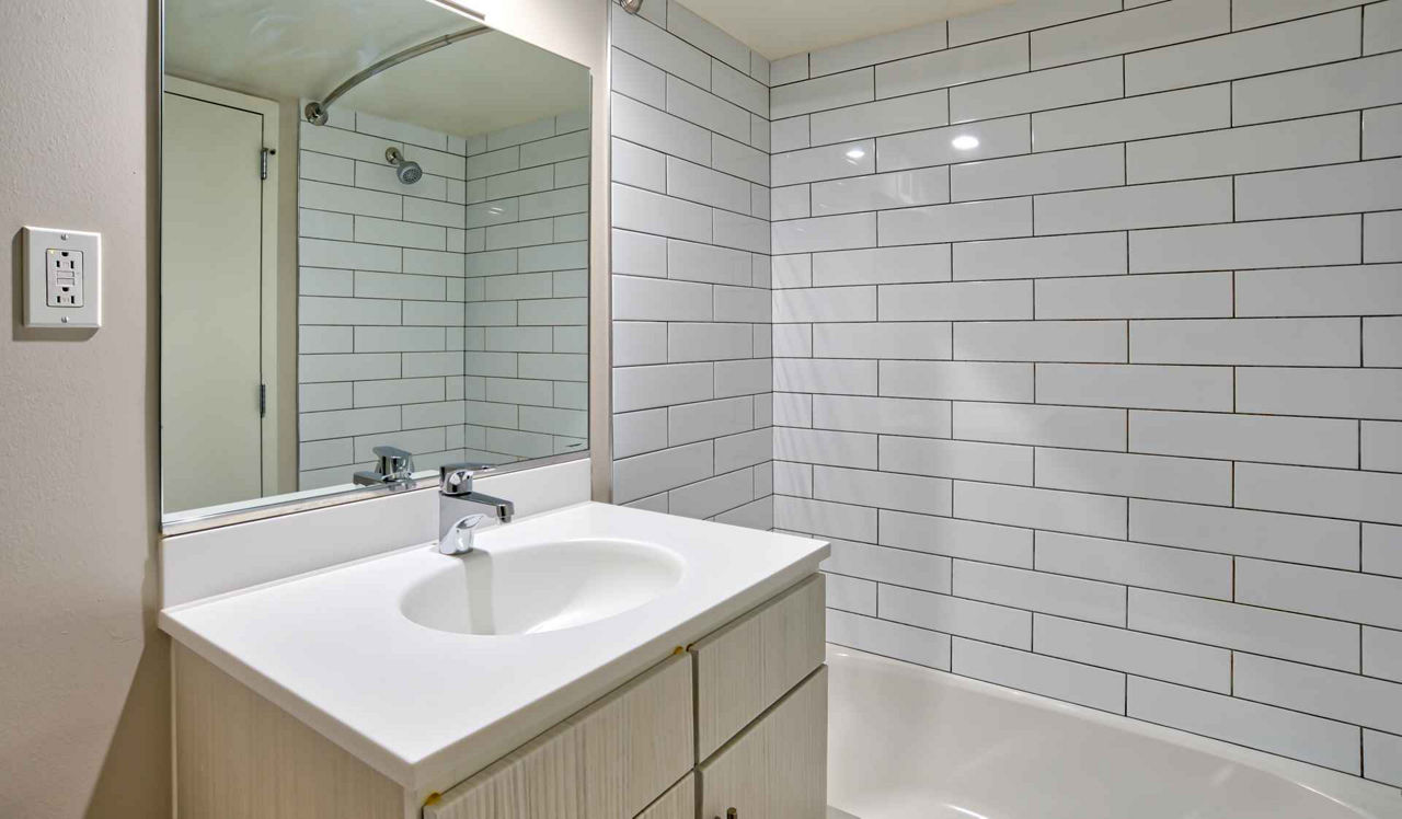 Sterling Apartment Homes - Philadelphia, PA - Bathroom