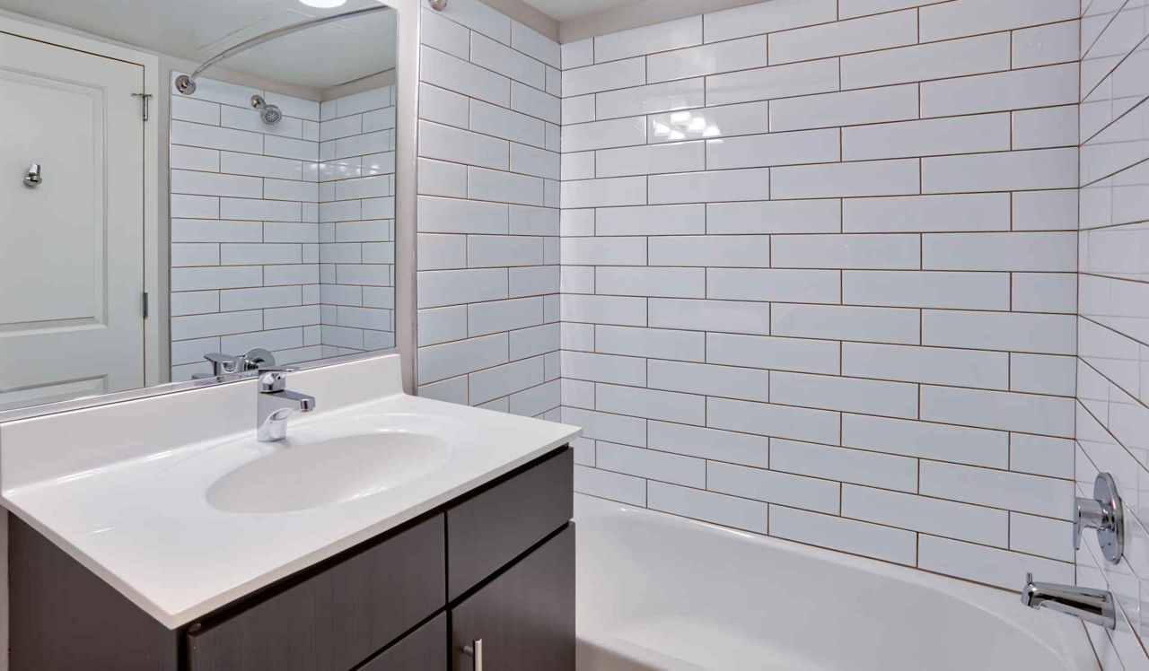 Sterling Apartments - Philadelphia, PA - Bath