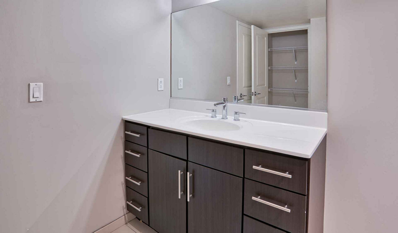 Sterling Apartments - Philadelphia, PA - Bathroom