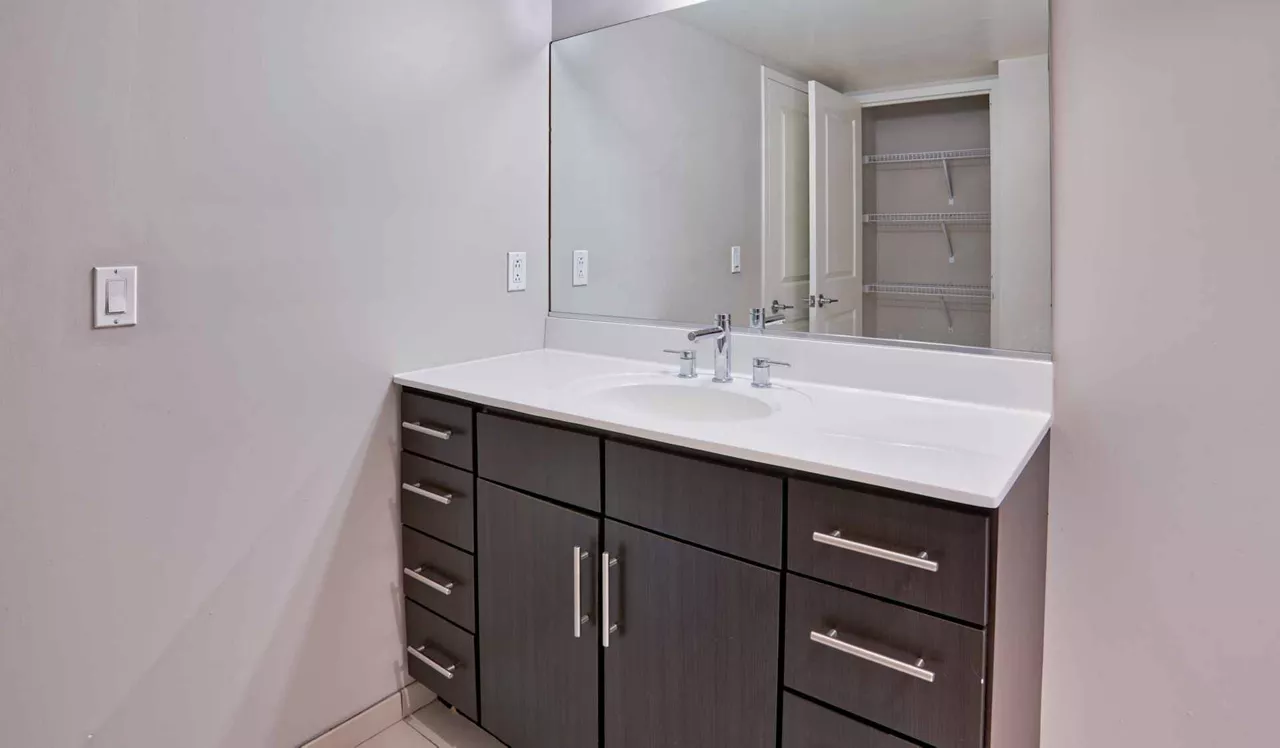 Sterling Apartments - Philadelphia, PA - Bathroom