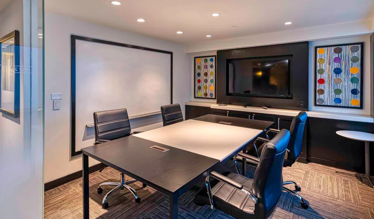 The Sterling Apartment Homes - Philadelphia, PA - Tech lounge