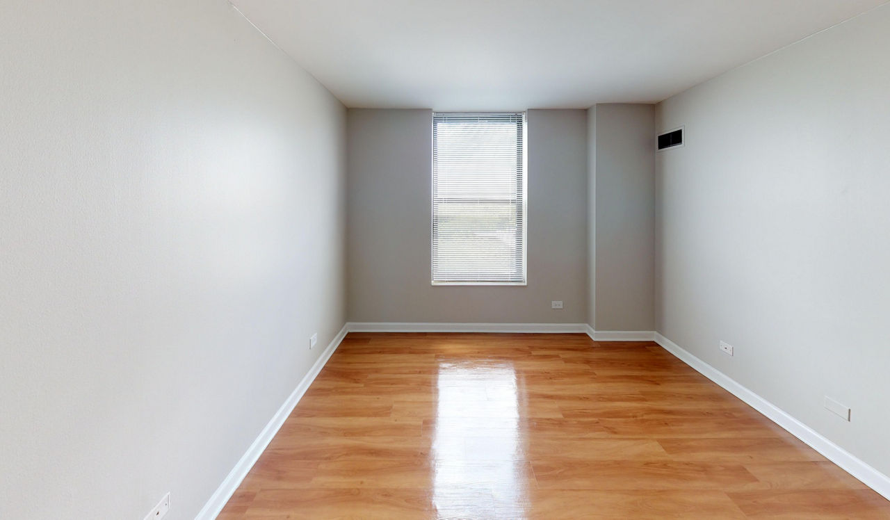 Evanston Place - Evanston, IL - Bedroom